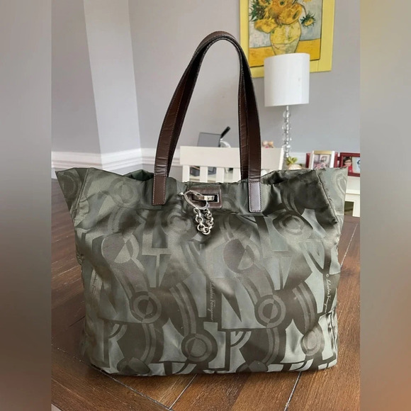 Salvatore Ferragamo logo tote bag - Picture 11 of 14